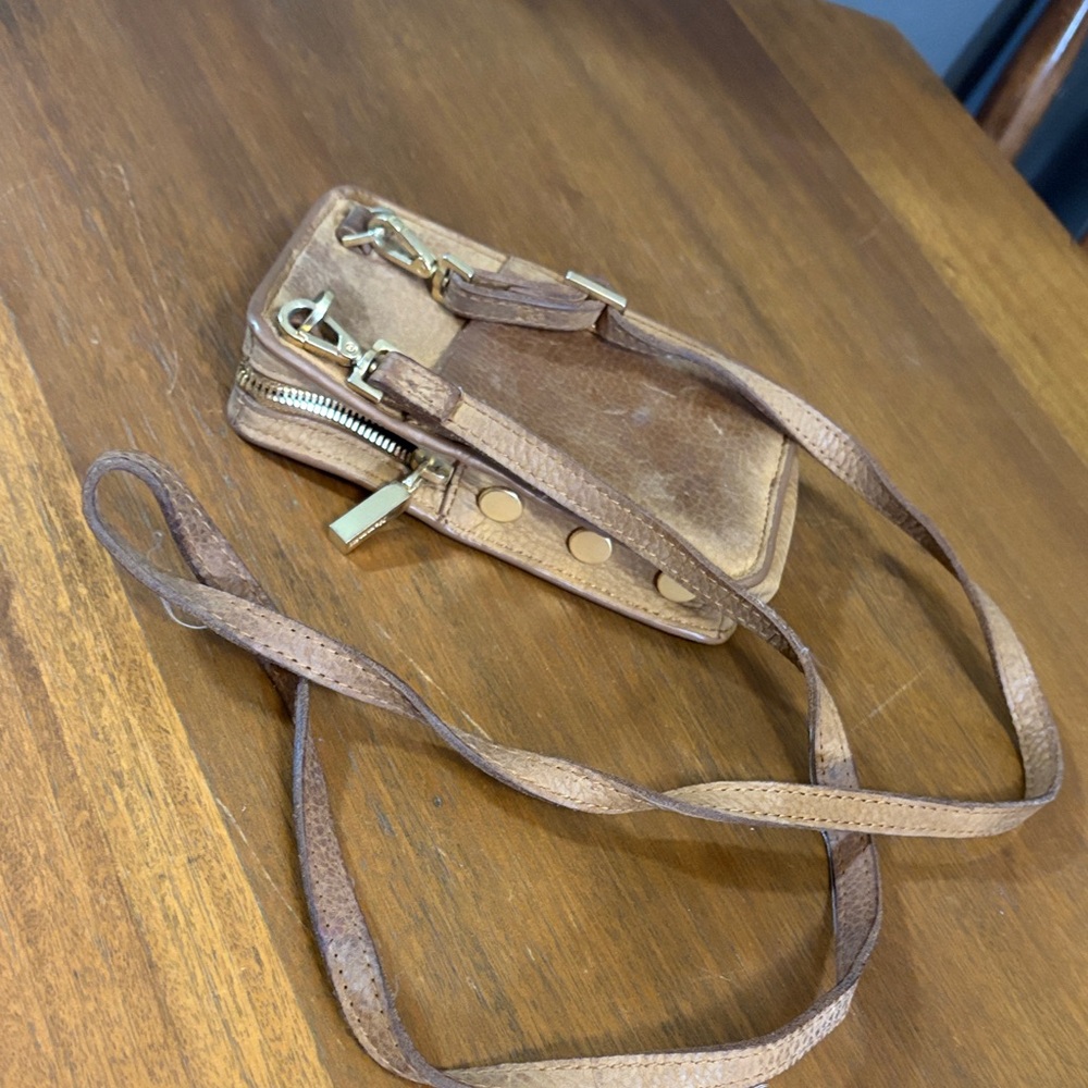 Elegant Tan Leather Crossbody Wallet - Picture 2 of 3
